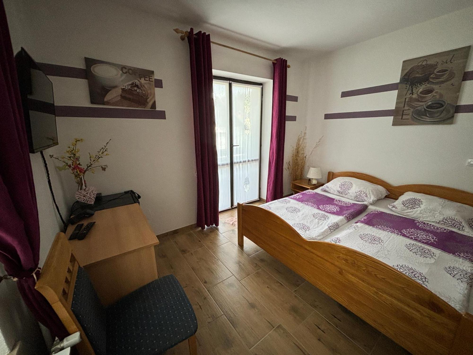 Guest House Kmecki Hram Fortuna Idrija Kültér fotó
