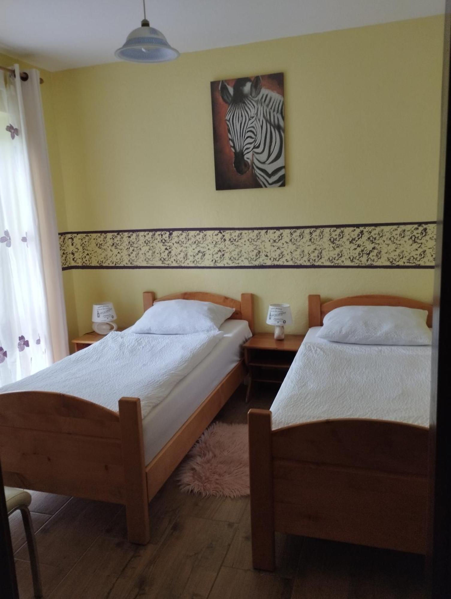 Guest House Kmecki Hram Fortuna Idrija Kültér fotó